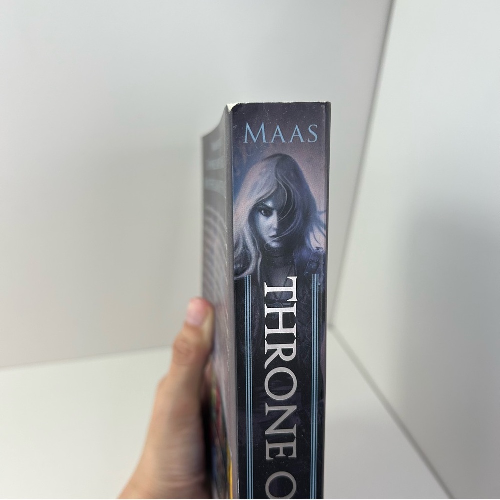 Throne of Glass by Sarah J. Maas - Picture 11 of 14